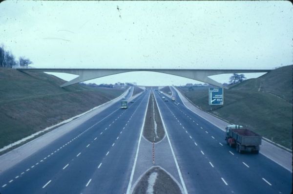 M1 before crash barriers