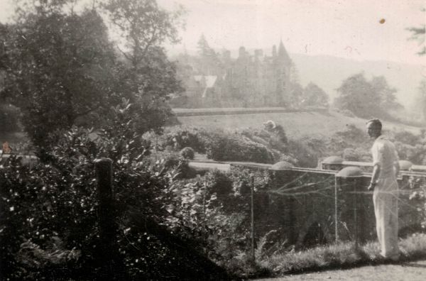 1933 Harold Wilkinson at Glendavel Castle