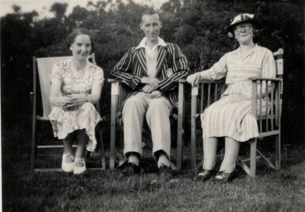 1934 Hilda and Harold Wilkinson  Auntie Frances